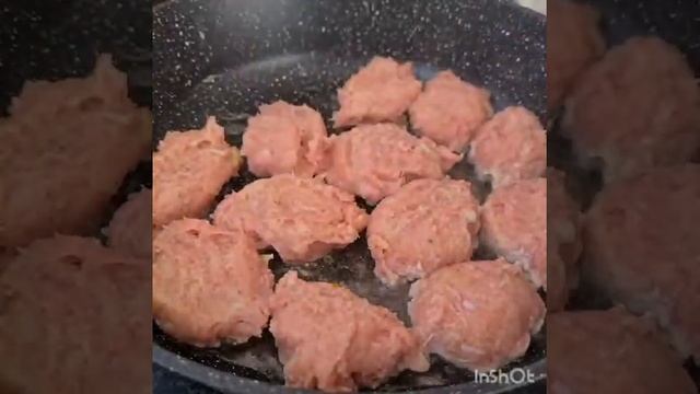 Котлетки из индейки в сметанном соусе смотреть онлайн