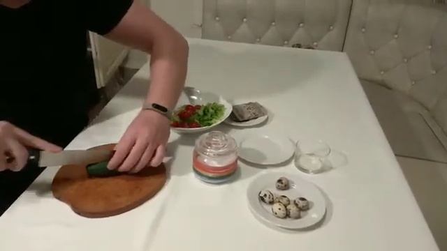 Салат с перепелиными яйцами смотреть онлайн
