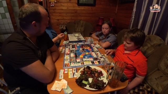 ВЛОГ! Уютный семейный вечер//обнаружили старую картину на даче//встретили ёжика на вечерней прогулк смотреть онлайн