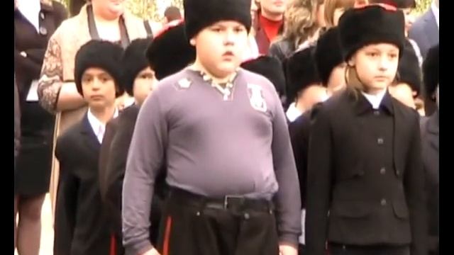 парад ко Дню Победы в лицее №107 г. Саратов. 2013г. смотреть онлайн