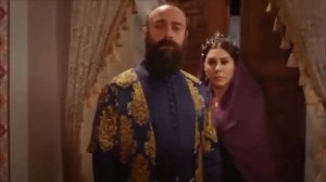 Валиде и султан Сулейман увидели что Хуррем сидит и разговаривает с Хатидже