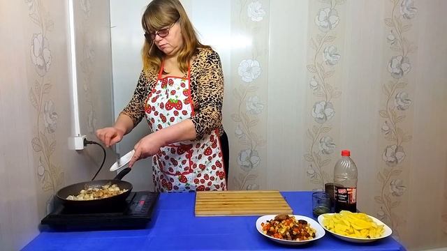 СТОИТ ГОТОВИТЬ! ТУШЕНЫЙ КАРТОФЕЛЬ С КУРИЦЕЙ И ОВОЩНОЙ СМЕСЬЮ. смотреть онлайн