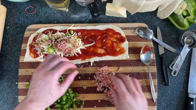 Pizza Pockets: calzones - You Suck at Cooking (episode 119) смотреть онлайн