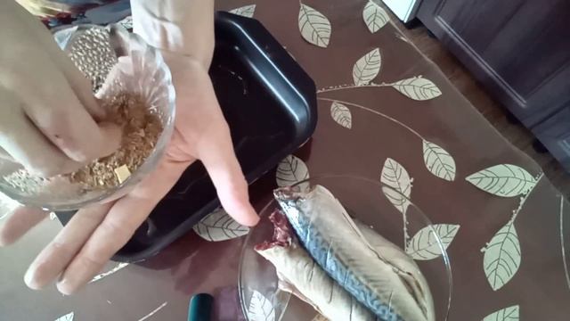 Готовлю скумбрию. Шью постельный комплект. смотреть онлайн
