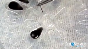 КАК МАКАТЬ ИСКУССТВЕННУЮ РЕСНИЦУ В КАПЛЮ КЛЕЯ ПРИ НАРАЩИВАНИИ РЕСНИЦ