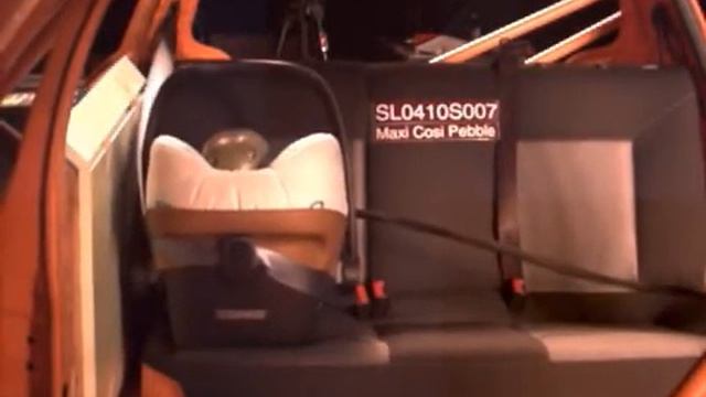Maxi-Cosi Pebble | группа 0+ | краш-тест | боковой удар смотреть онлайн