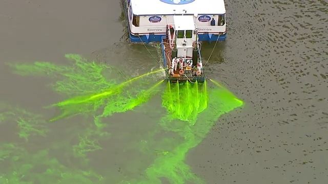 LIVE: Chicago River goes green for St. Patrick's Day смотреть онлайн