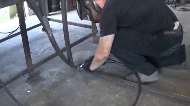 САДОВЫЕ КАЧЕЛИ СВОИМИ РУКАМИ ИЗ ПРОФИЛЬНОЙ ТРУБЫ !!! Холодная ковка. смотреть онлайн