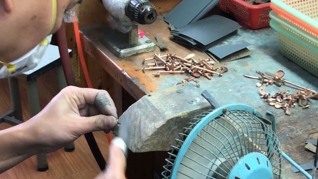 How Oboes are made - A Visit to the K.Ge Oboe Factory смотреть онлайн