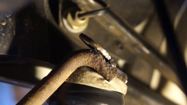 Замена сальников вилки в мотоциклах БМВ R1100 R1150. смотреть онлайн