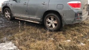 Тойота хайлендер на бездорожье. Весна, снег и грязь.