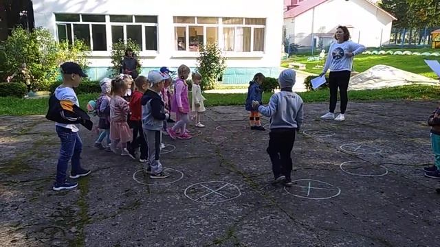 Музыкально - спортивное мероприятие на прогулке "День знаний" смотреть онлайн