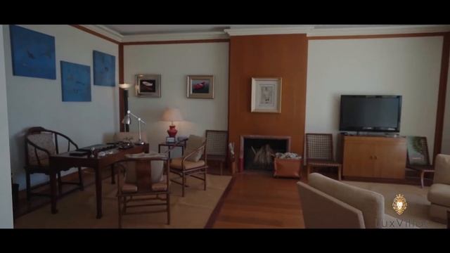 120 сек: обзор люкс виллы на Аттике: 7 спален, коллекция искусства, огромный бассейн, частный пляж смотреть онлайн