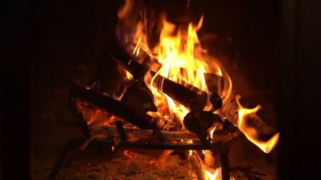 Warm & Cozy Fireplace Burning in Cold Night ? 4K Relaxing Fireplace & Fire Crackling Sounds 3 Hours смотреть онлайн