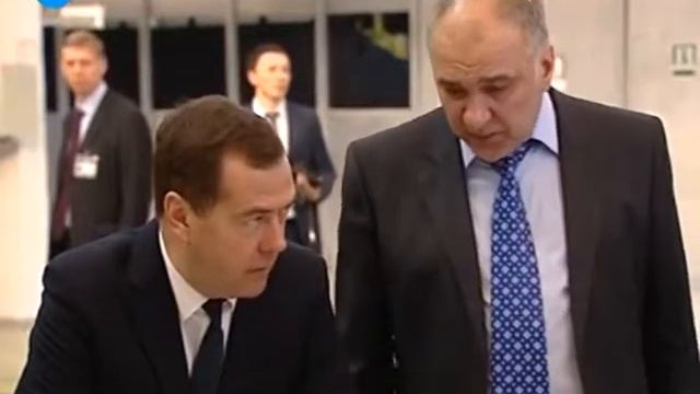 Дмитрий Медведев призвал как можно скорее обновить подвижной состав железных дорог смотреть онлайн