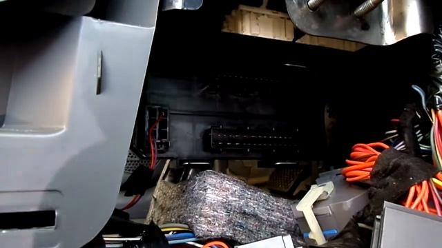 Saturn Ion 05- 07 BCM Removal смотреть онлайн