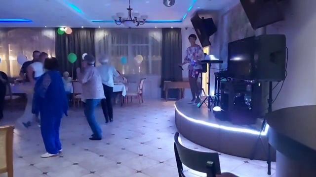 Танцы, танцы и сводит музыка с ума смотреть онлайн