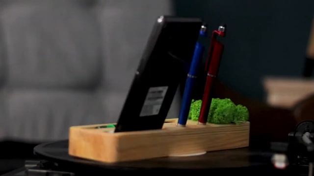 Модульный органайзер из дерева, декор кашпо из мха в интерьере. смотреть онлайн