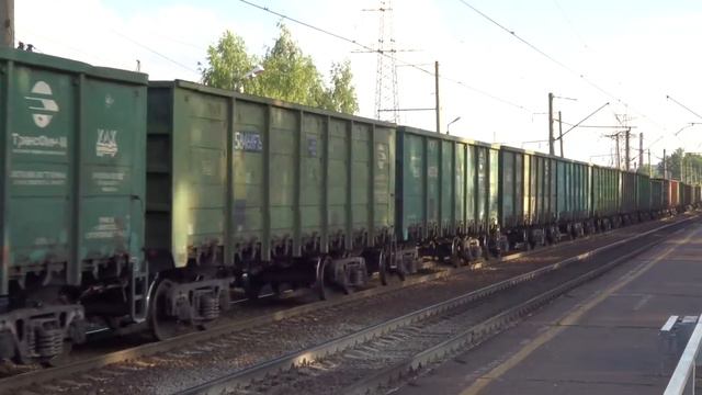 Электровоз ВЛ80С-1542 с грузовым поездом смотреть онлайн