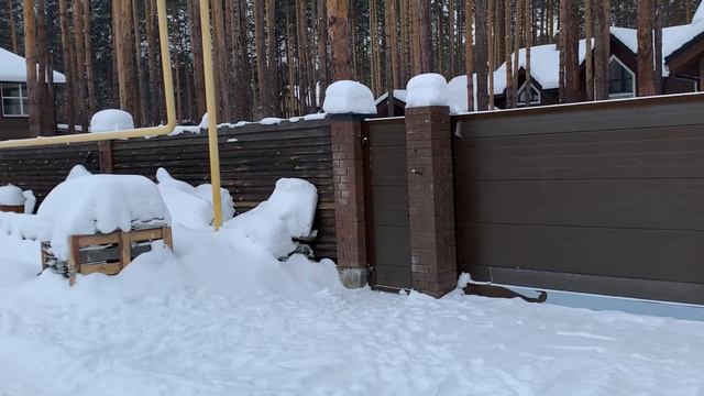 Огонь из-под земли в коттеджном поселке. Запах газа. Горит земля. Напишите ваши мысли о причине. смотреть онлайн