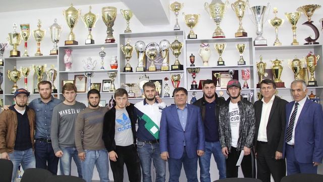 АРХИВ. ПРОФЕССИОНАЛЬНЫЙ БОКСЁР РАДЖАБ БУТАЕВ смотреть онлайн