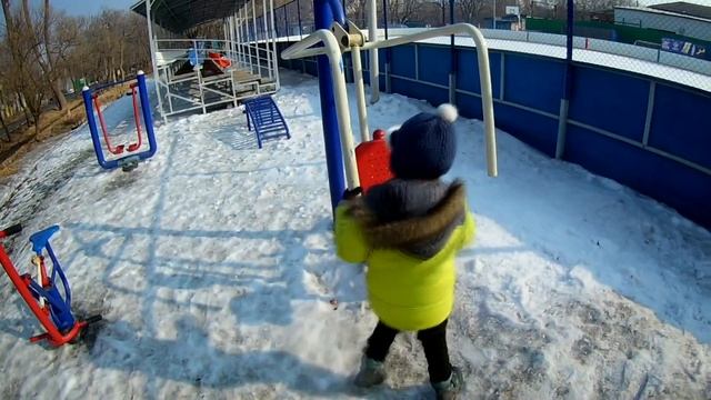 ВЛОГ Весна в феврале во Владивостоке показал тренажеры на улице как заниматься блог 2020 смотреть онлайн