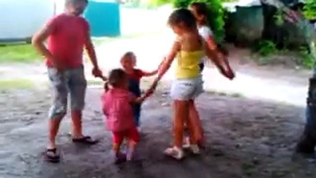 Танцы во дворе Смела смотреть онлайн