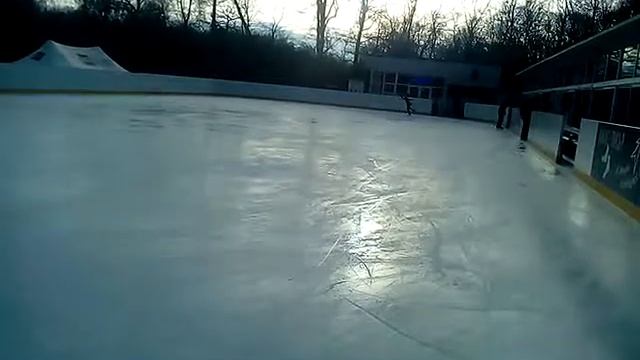 Девочка зажигает на катке смотреть онлайн