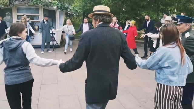 Вперёд, назад, вперёд! Переход и лодочка. Времена и эпохи смотреть онлайн