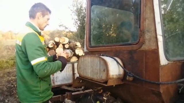 Движок с ВАЗ 2101 на самодельном тракторе. смотреть онлайн