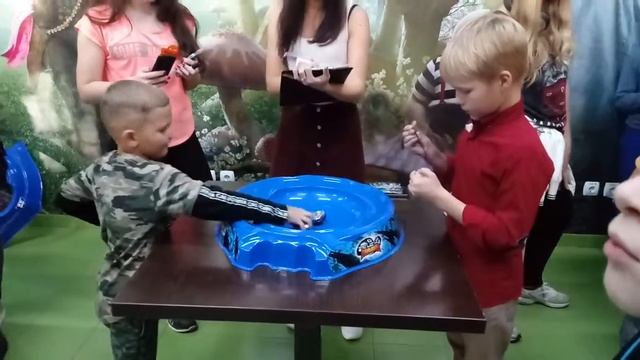 Турнір бей блейдерів у м. Рівне!) смотреть онлайн