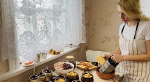 ВЫХОДНЫЕ В ДЕРЕВНЕ/УСТАНАВЛИВАЕМ ВИДЕОНАБЛЮДЕНИЕ В ДОМЕ/САЖАЕМ ПЕРЕЦ/ ГОТОВИМ ВКУСНУЮ ЕДУ