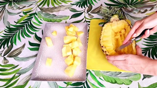 How beautifully cut and decorate pineapple. Как красиво порезать и украсить ананас смотреть онлайн