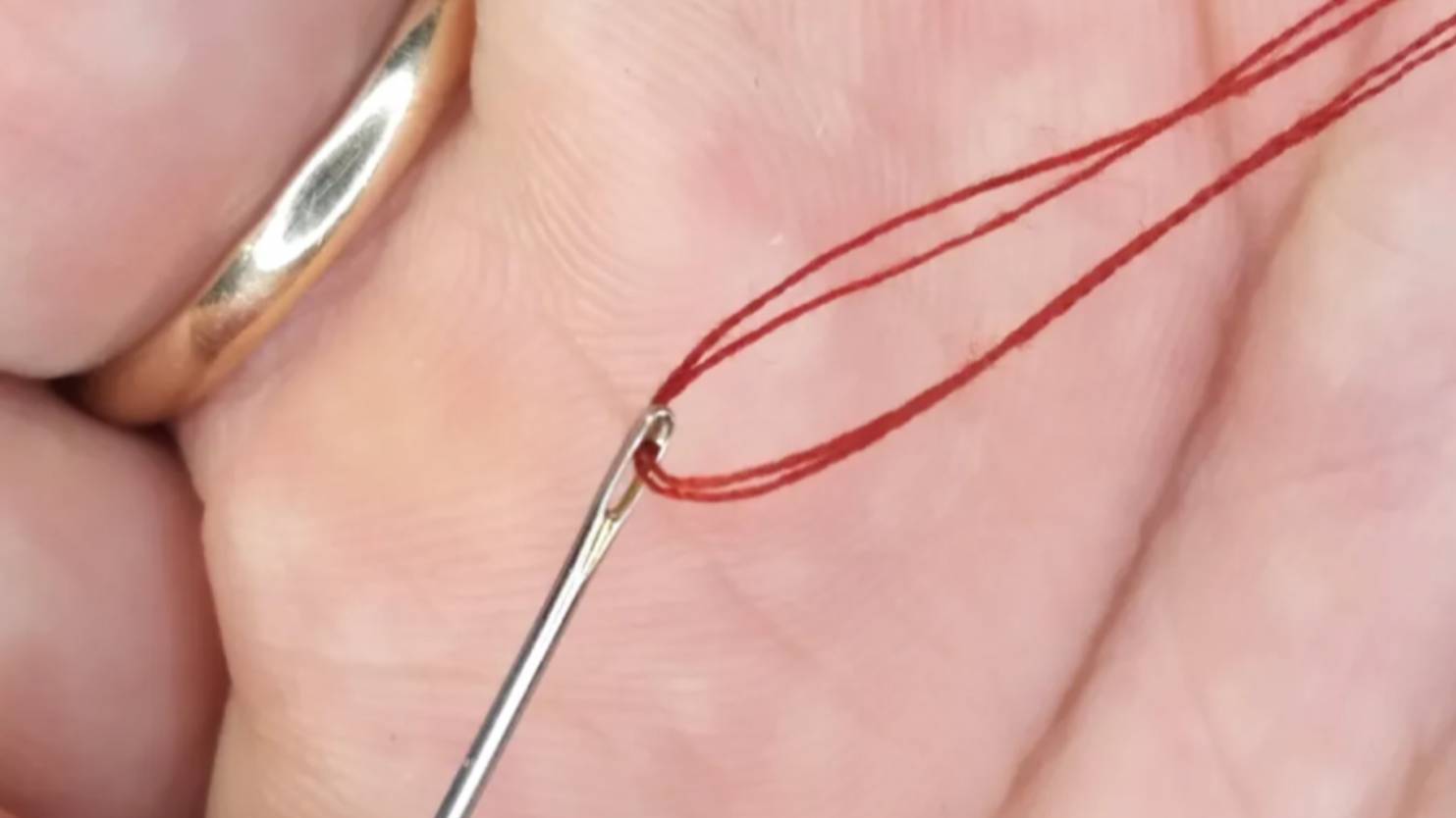 4 Шикарных способа вдеть нитку в иголку смотреть онлайн