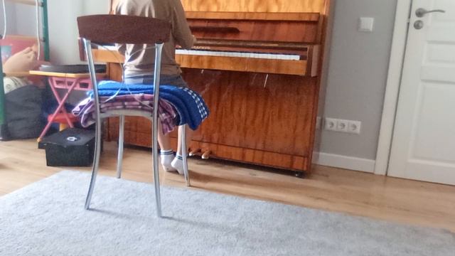 RUSH E on the piano for the first time at 7 years old!) / RUSH E на пианино в 7 лет первый раз!) смотреть онлайн