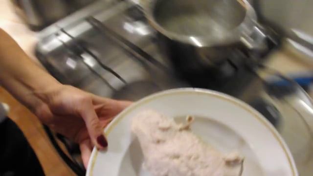 Салат с ананасом, курицей и грибами смотреть онлайн