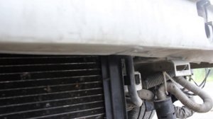 Замена радиатора Volvo S60. Крышка расширительного бачка.mp4