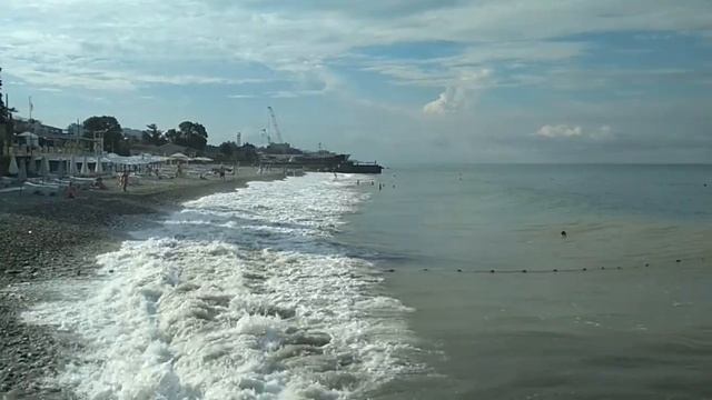 Море волны бросает о камни. смотреть онлайн