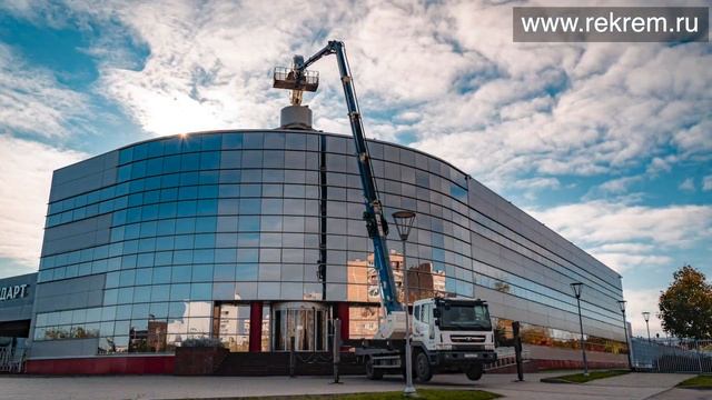 Ремонт логотипа на здании центрального офиса Русский Стандарт. смотреть онлайн