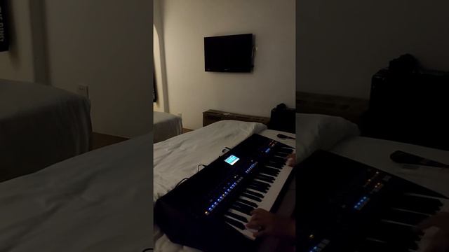 Hotel California By YAMAHA PSR-SX600 Keyboard смотреть онлайн