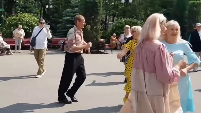 30 июня 2023г СЕГОДНЯ!!! БЕЛАЯ БЕРЕЗА ХАРЬКОВ ТАНЦЫ 2023г. смотреть онлайн