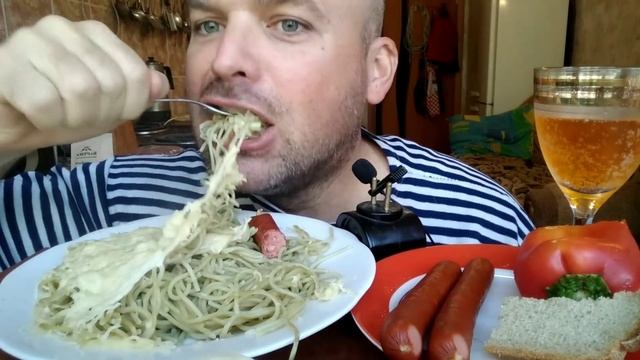 МУКБАНГ шпинатные макароны / MUKBANG Spinach Pasta