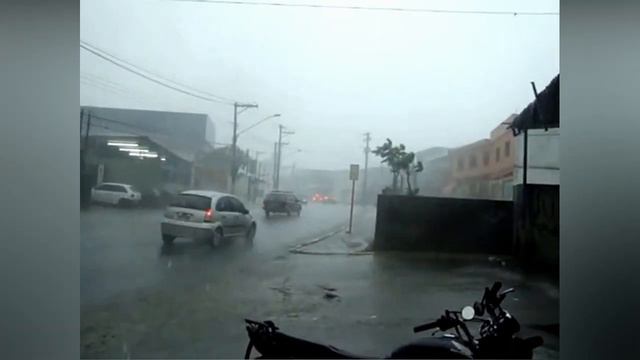 Короткие замыкания во время ливня⚡️ смотреть онлайн