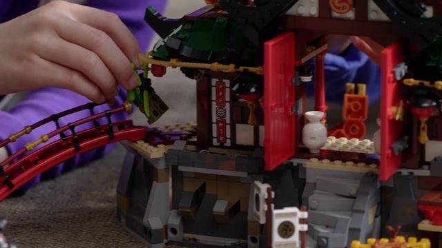 LEGO ЛЕГО Ninjago Храм-додзё ниндзя 71767 смотреть онлайн