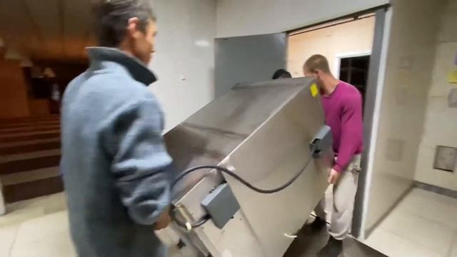 Как занести пароконвектомат UNOX на кухню! смотреть онлайн