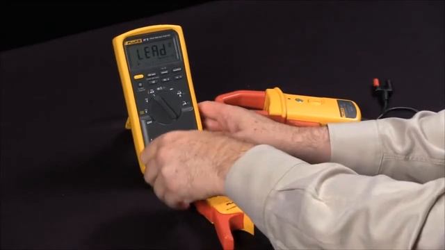 How To Configure A Fluke Multimeter To Use AC And AC DC Current Clamps смотреть онлайн