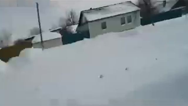 Замуровали, демоны, - машина в снегу смотреть онлайн