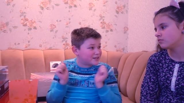 РОМА ЖАДИНА! Заказал 100 ПОДАРКОВ смотреть онлайн