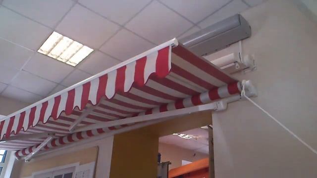 Открытие локтевой маркизы C ручным приводом