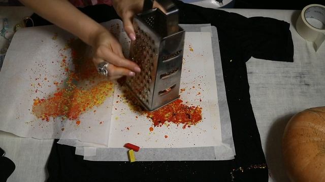 Декорирование футболки при помощи восковых мелков к Хэллоуину смотреть онлайн